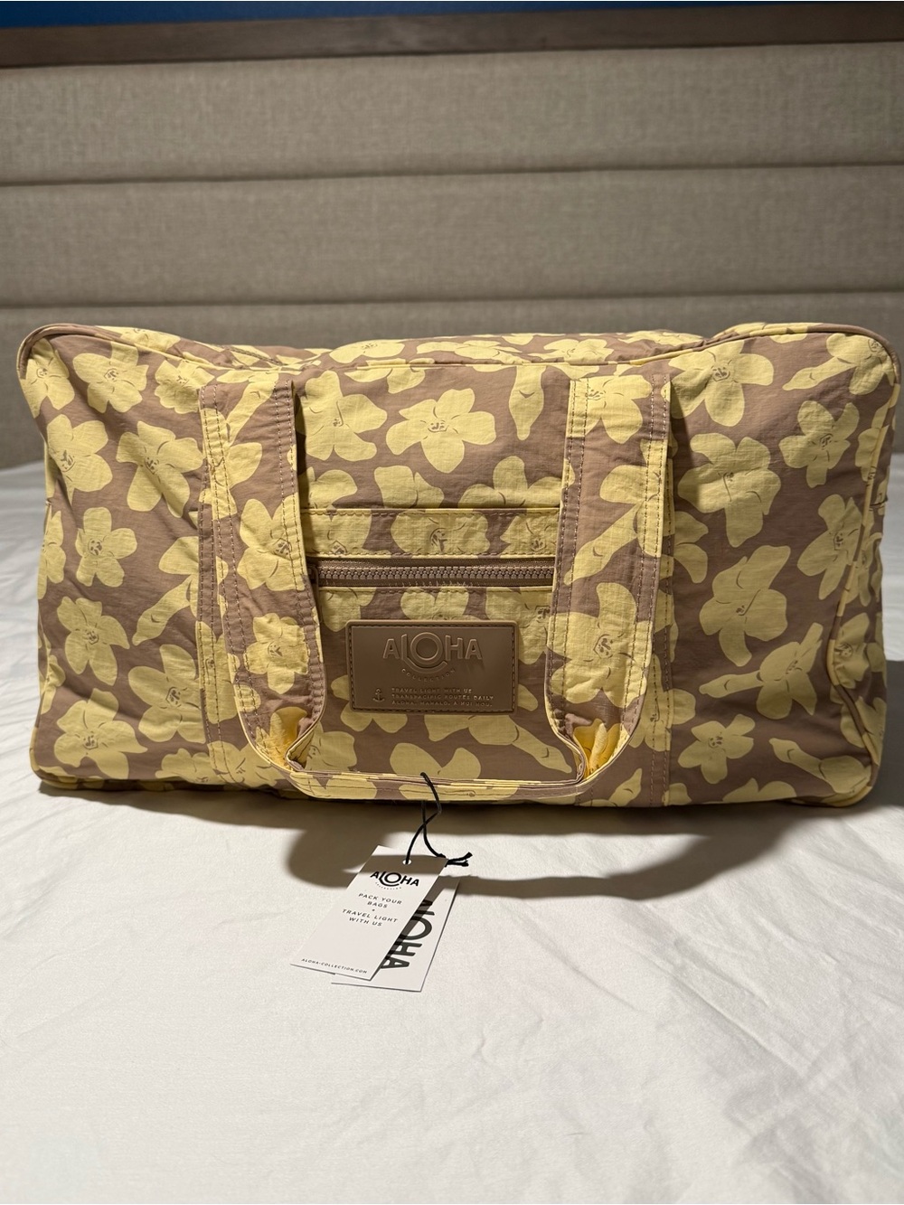 NWT Aloha Collection Keep It Light Weekender Puakenikeni Buds Affogato SOLD OUT